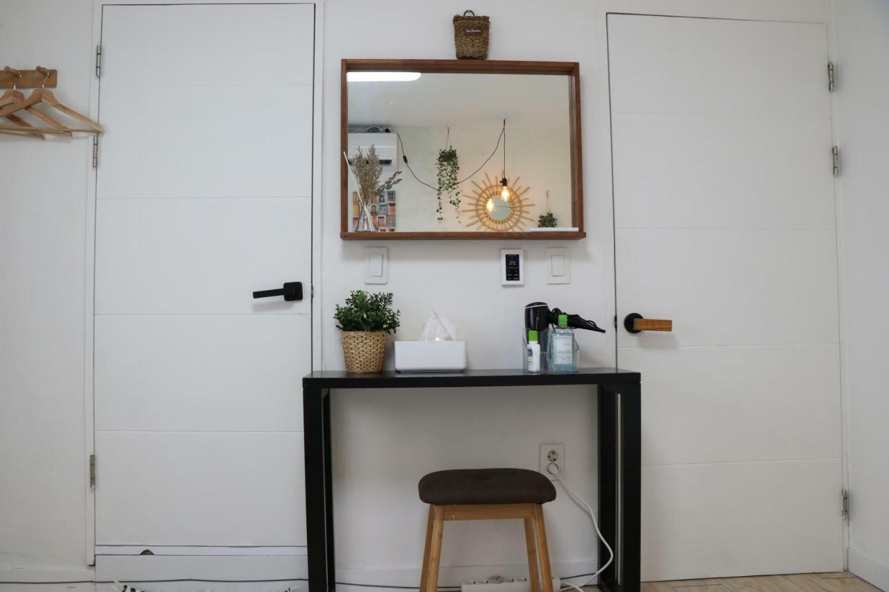 Simple Hongdae