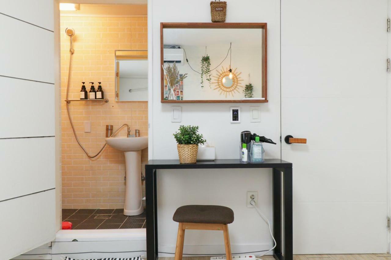 Simple Hongdae Apartment