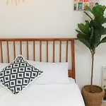 Simple Hongdae