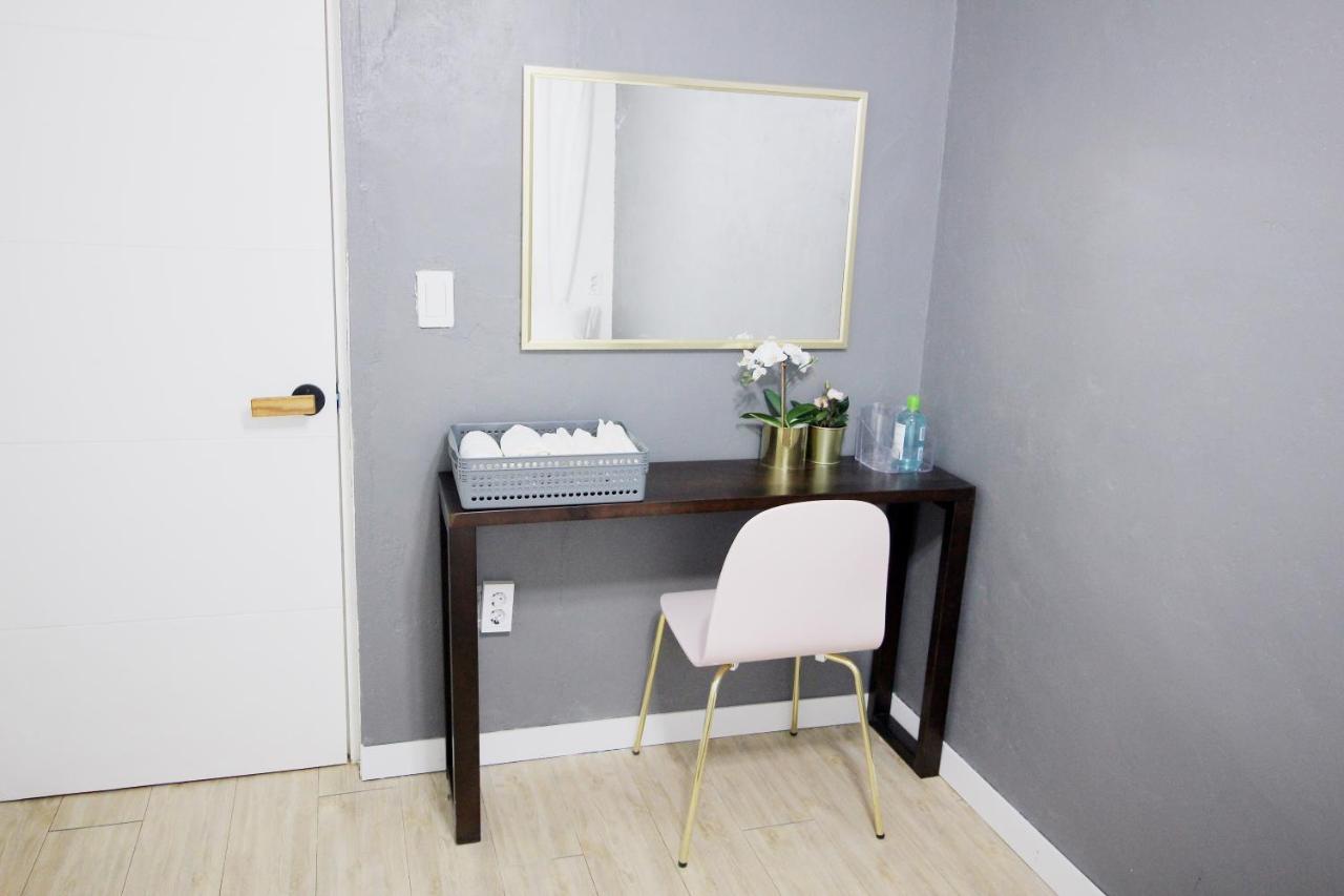 Simple Hongdae Apartment