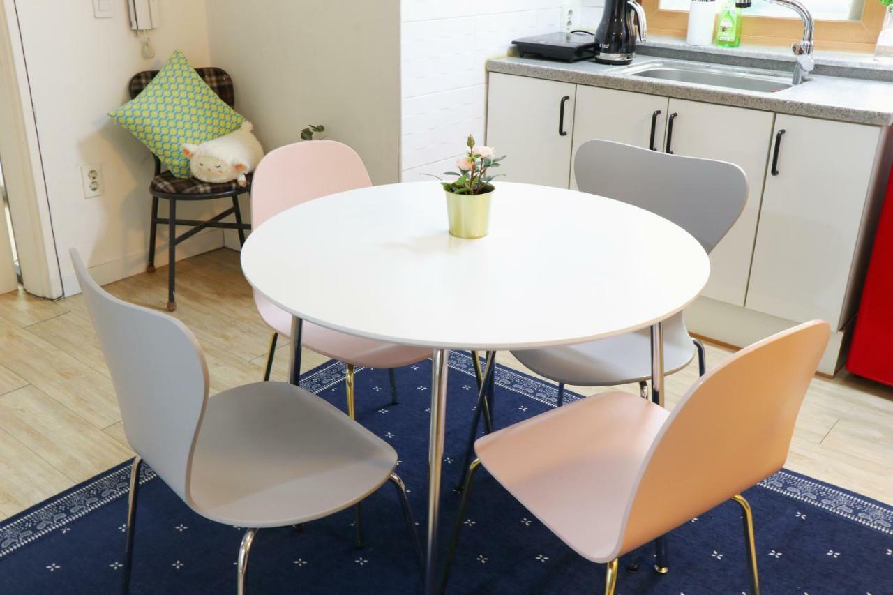 Simple Hongdae Apartment *